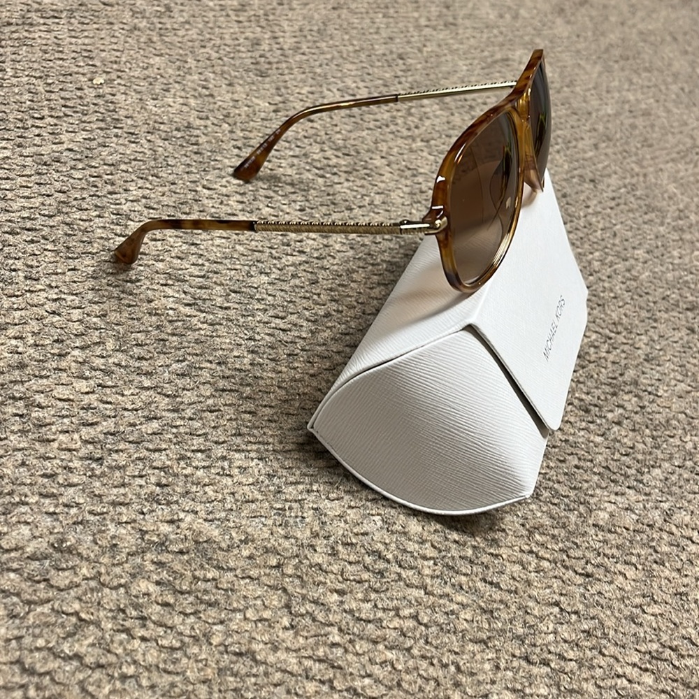 Barely Worn Michael Kors Breckenridge Aviator Sunglasses in Marigold Tortoise - Picture 5 of 7